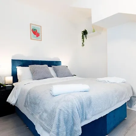 Spacious 4 Bedroom House In - Sleeps 7 Leeds (West Yorkshire)