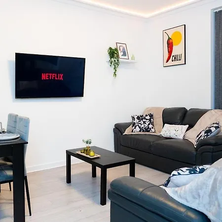 Spacious 4 Bedroom House In - Sleeps 7 Apartamento